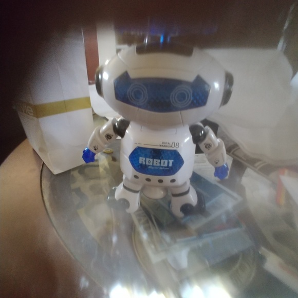 Dancing Robot - Picture 2 of 4